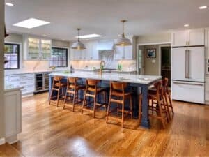 Kitchen with a high kitchen table